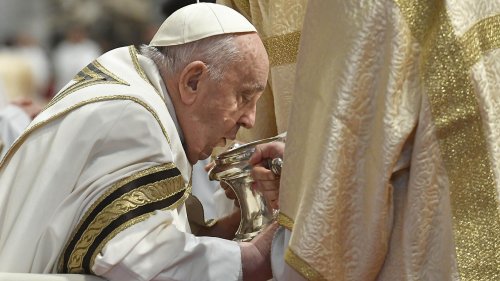 Papst Franziskus feiert Kreuzweg am Kolosseum in Rom