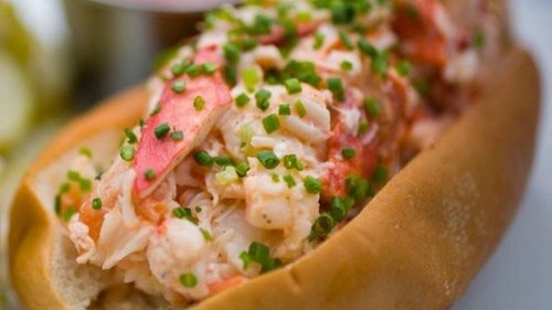 How to make buttery lobster rolls for a quick summer meal