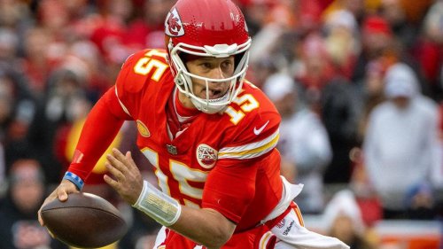 ‘Guys are hungry.’ At least 10 Chiefs are already practicing with Patrick Mahomes