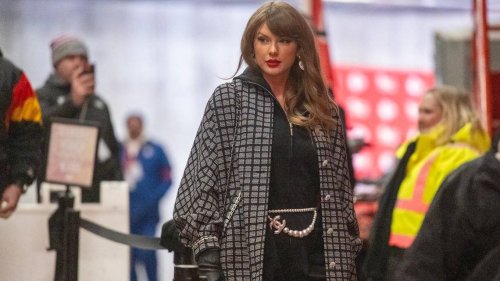 We got our first look at Taylor Swift’s famous homemade Pop-Tarts