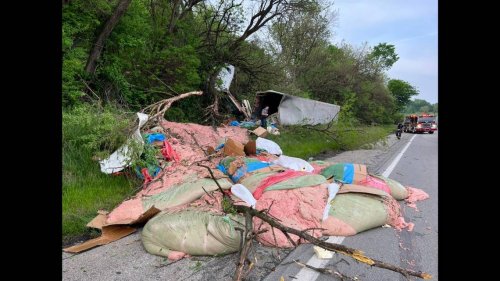 7 tons of pink hot dog filler oozes over interstate after big rig crash, PA cops say