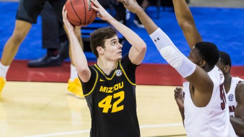 Former Mizzou, Santa Clara forward Parker Braun will transfer to KU ...