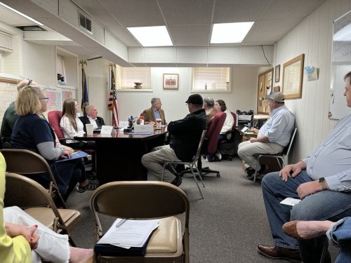 At tightly controlled town hall, Kansas’ Roger Marshall parrots rhetoric with future on the line
