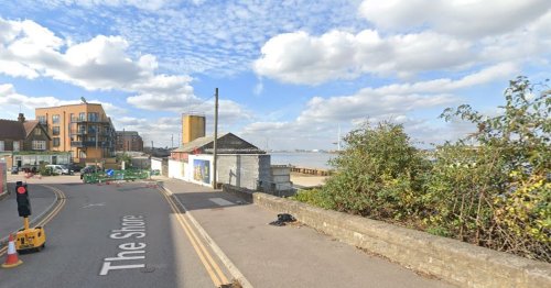 Ten fire engines rush to Kent cargo ship fire