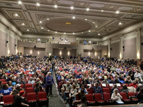 More than 900 turn out to send a message to U.S. Rep. Andy Barr who wasn’t there