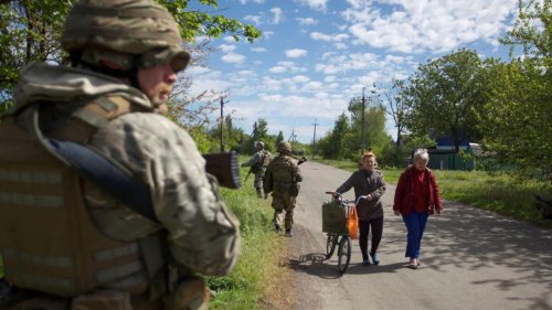Ukraine says Russia shells more than 40 towns in Donbas push