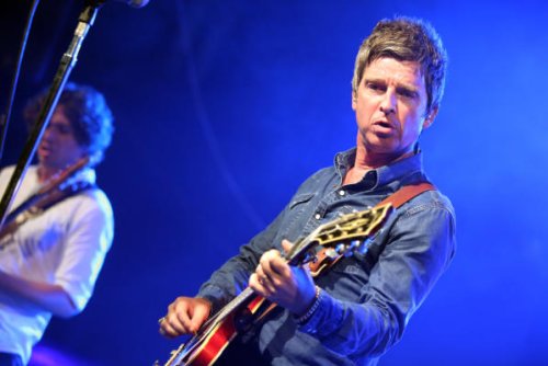 La guerra dei Gallagher, Noel fa un disco Oasis...senza Liam