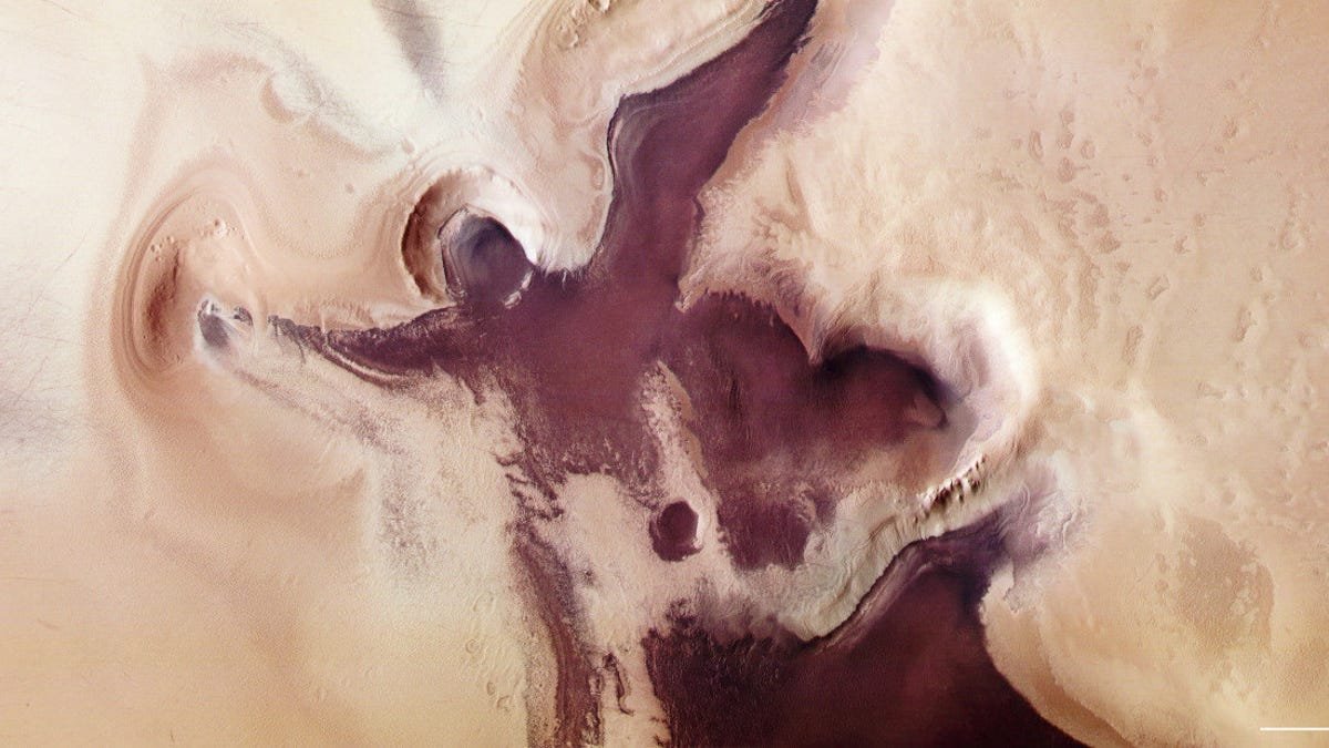 This Eerily Festive Scene on Mars Is Genuinely Unnerving
