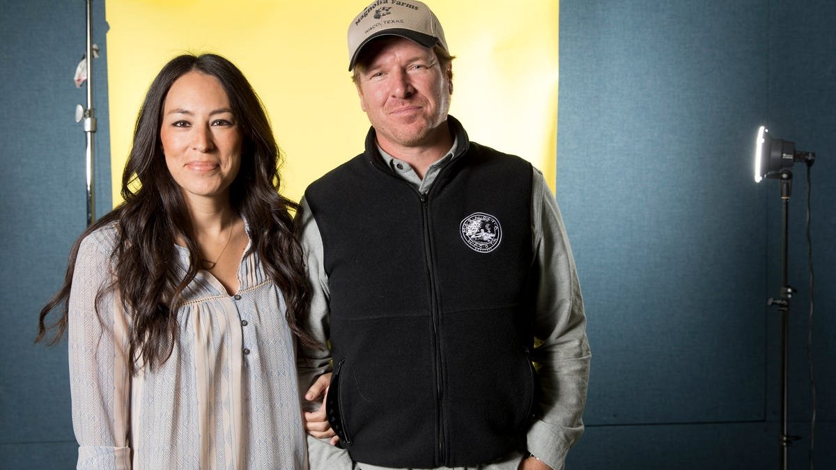 Fixer Upper Couple Donates $1,000 to Texas School Board Candidate Trying to Ban 'Critical Race Theory'
