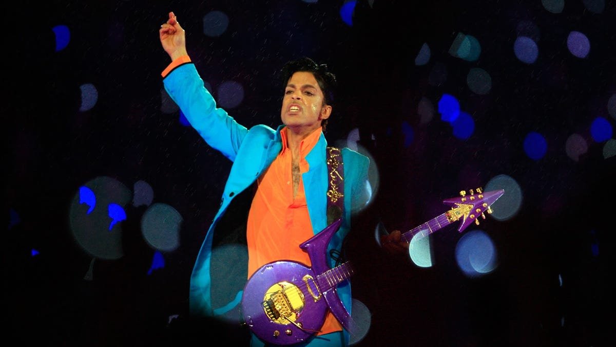 Nothing compares to Prince (and the Purple Rain) at Super Bowl XLI