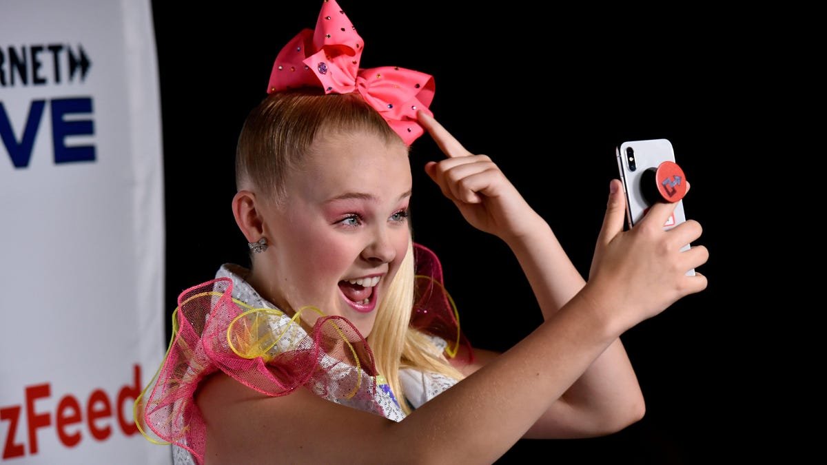 JoJo Siwa Has Made The Difficult Decision to Wear Fewer Hair Bows