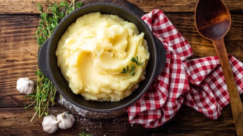 Boil Your Mashing Potatoes With Garlic and Aromatics