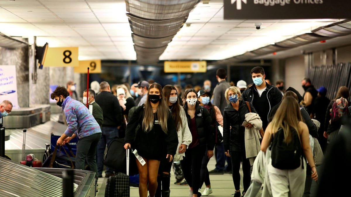 Which US airlines dropped their mask mandates?