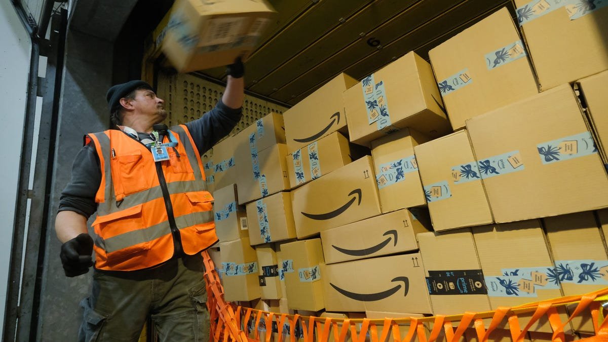 Amazon Workers Are Petitioning the Company to Bring Its Pollution to Zero By 2030