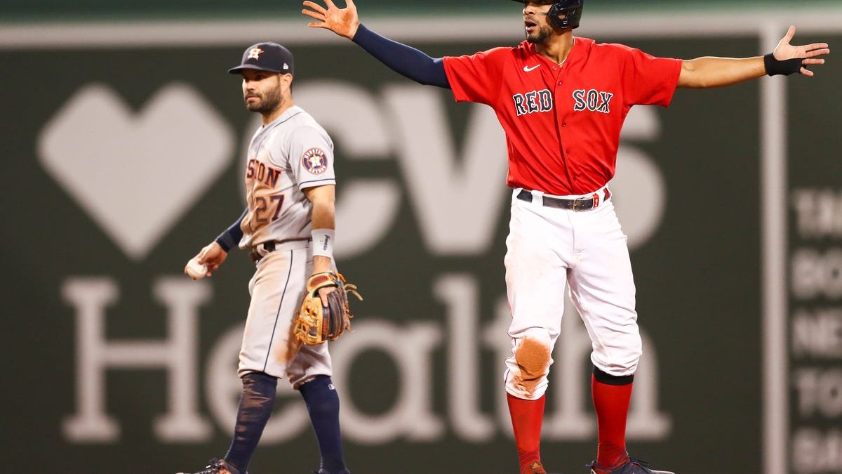 HEAR ME OUT: The infield fly rule is dumb and needs to be done away with