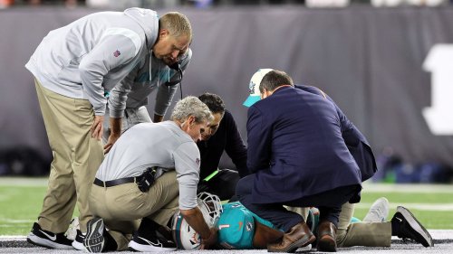 Tua Tagovailoa shouldn’t suit up for the rest of the NFL season says concussion expert Chris Nowinski