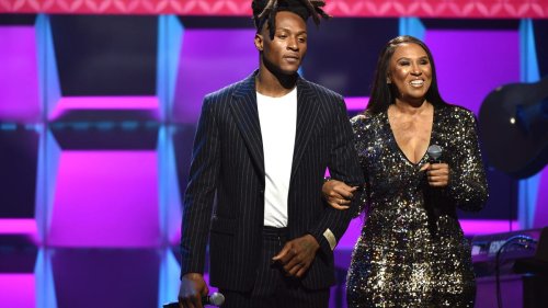 Chiefs wideout DeAndre Hopkins goes to Super Bowl to make mom proud