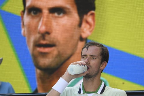 Medvedev wins over Aussie crowd in win over Dutch opponent