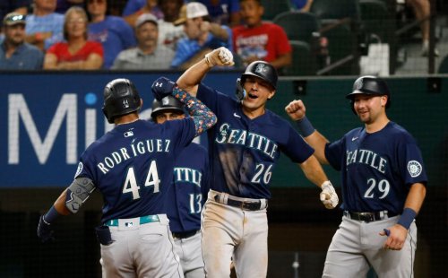 12 Ks for Ray, 12 Ws in row for M's after 8-3 win in Texas