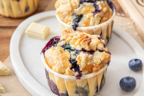 Muffins aux myrtilles et pépites de chocolat blanc