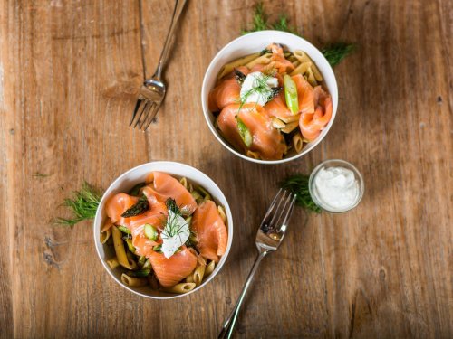 Light penne with asparagus and smoked salmon | Recipe | Kitchen Stories