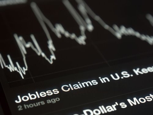 Gold sees further profit taking as Weekly jobless claims fall to 215K