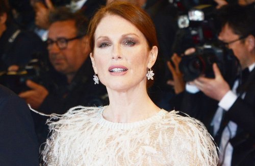 Julianne Moore schockiert darüber, dass ihr Buch von Trump verboten wurde