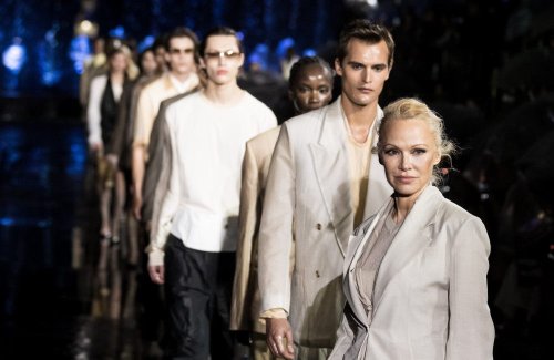 Pamela Anderson: Auftritt bei der Hugo Boss-Modenschau in Miami