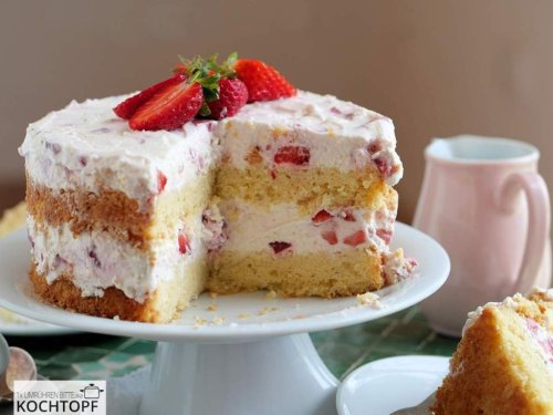 Erdbeer-Joghurt-Sahnetorte – einfaches Rezept mit frischen Erdbeeren!