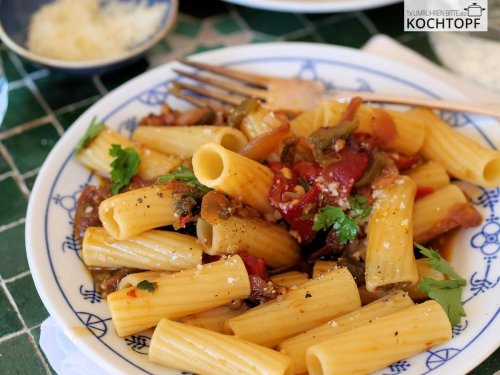 Tortiglioni mit geröstetem Peperonata – ein schmackhaftes Nudelgericht!