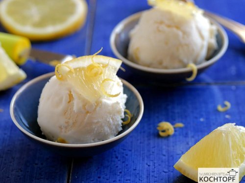Erfrischendes Zitronen-Sahne-Joghurt-Eis – gut bei Hitze!