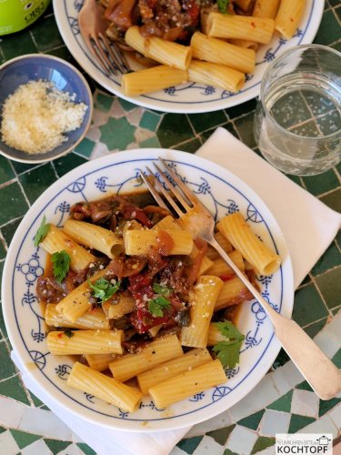 Tortiglioni mit geröstetem Peperonata – ein schmackhaftes Nudelgericht!