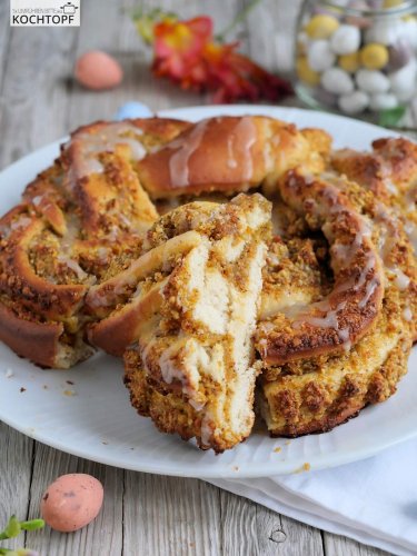 Süsser Osterkranz mit Aargauer Rüeblitorten-Füllung