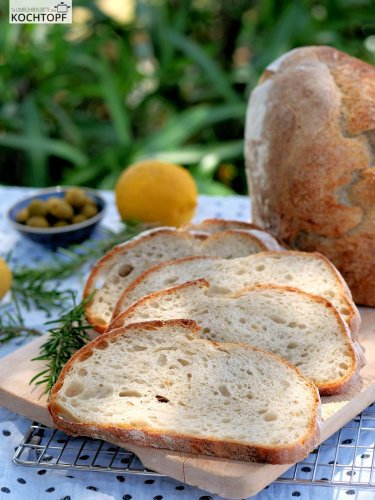 Luftig leichtes Rosmarin-Zitronen-Brot – so schmeckt der Sommer!