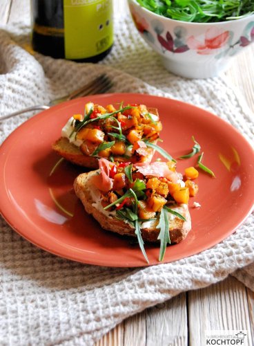 Herbstliche Bruschetta mit geröstetem Kürbis