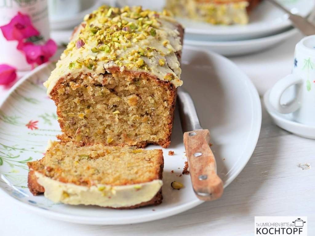 Bester Pistazien-Kastenkuchen mit weißer Schokolade & feiner Sahne-Vanille-Note