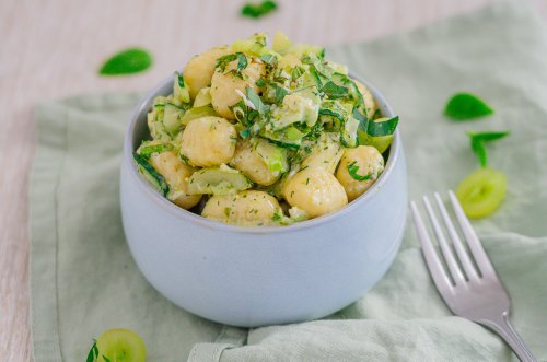 So hast du Gnocchi-Salat noch nie gegessen – schnell + einfach