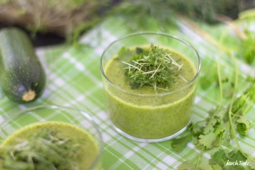 Zucchini Gazpacho | schnelle kalte Suppe für heiße Sommertage