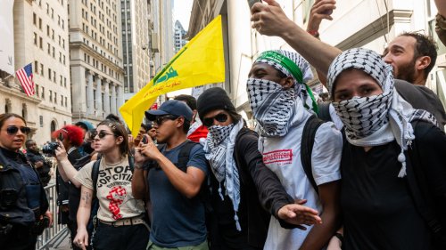 Pro-Palestine protester waves terrorist flag in front of New York Stock Exchange