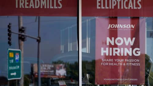 Strong job market beginning to show signs of cooling off, experts say