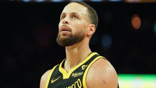 Stephen Curry a encore mis un panier incroyable (depuis l’extérieur du terrain)
