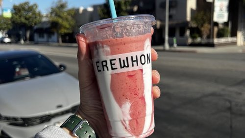 On a (enfin) testé le smoothie à 20 balles d’Hailey Bieber chez Erewhon