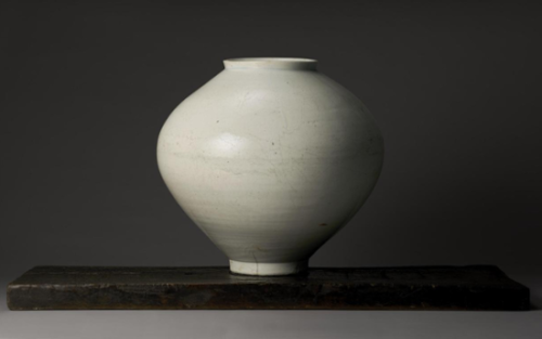 18th-century moon jar fetches $2.8 mil. at New York auction