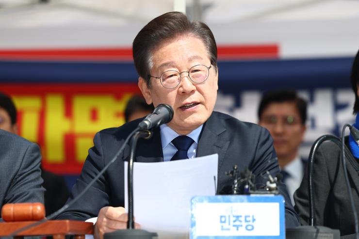 Opposition leader tops poll as Korea braces for Yoon's impeachment ruling