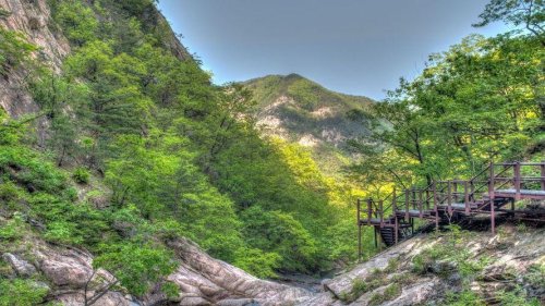 A Comprehensive Hiking Guide to Seoraksan Mountain