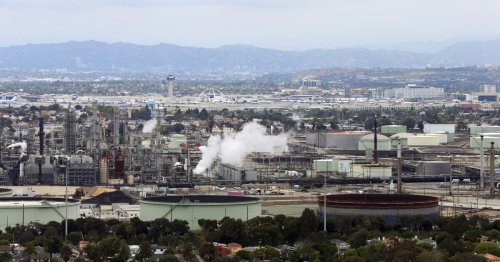 Newsom relaxes refinery rules as California gas prices soar