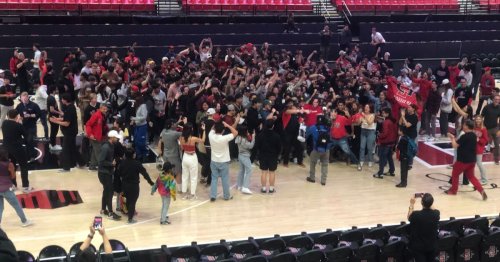 SDSU fans swarm Viejas Arena to watch upset win vs Alabama during March Madness