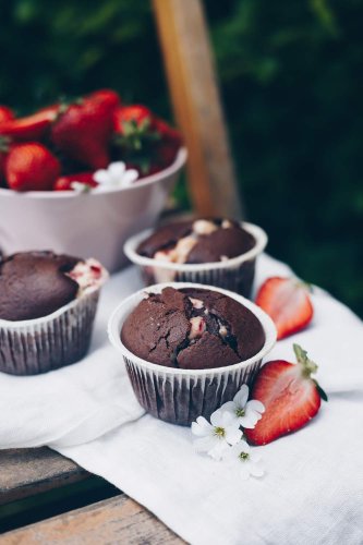 Schokoladenmuffins mit Erdbeer-Cheesecake-Füllung - kreativfieber