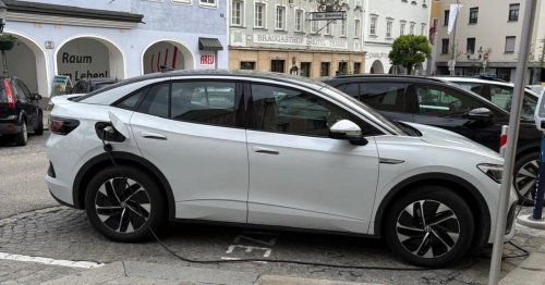 Bürgermeister zapft beim Polizeiposten Strom ab