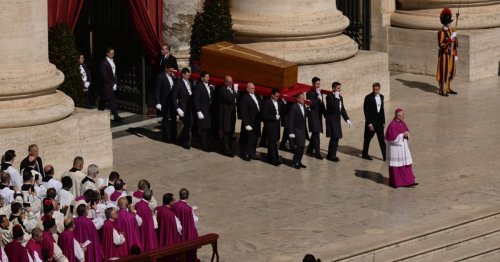 „Kraft und Gelassenheit“ ++ Applaus für den Papst